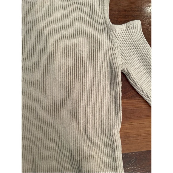 Forever 21 Cold Shoulder Cropped Shirt $30 - Picture 7 of 7